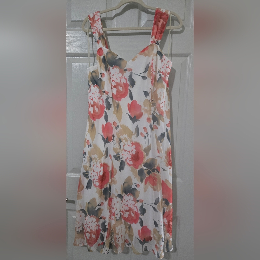 Elegant Floral Tank Top - Coral and White